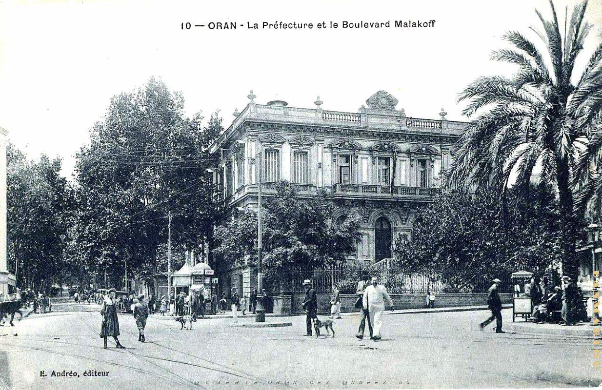 MH b- 023- Place Kleber et prefecture.JPG